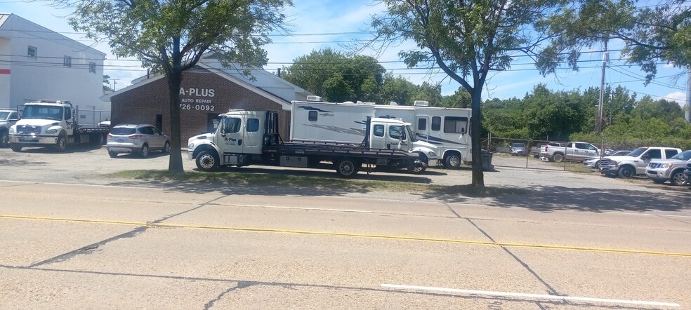 More Photos Of 2512 W Pembroke Ave, Hampton Service Station For Sale