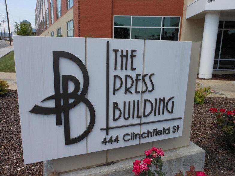 More Photos Of 400-444 Clinchfield St, Kingsport Medical For Lease