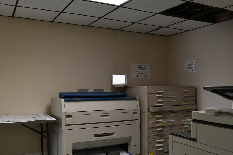 More Photos Of 522 Magnolia Ave, Auburndale Office For Sale