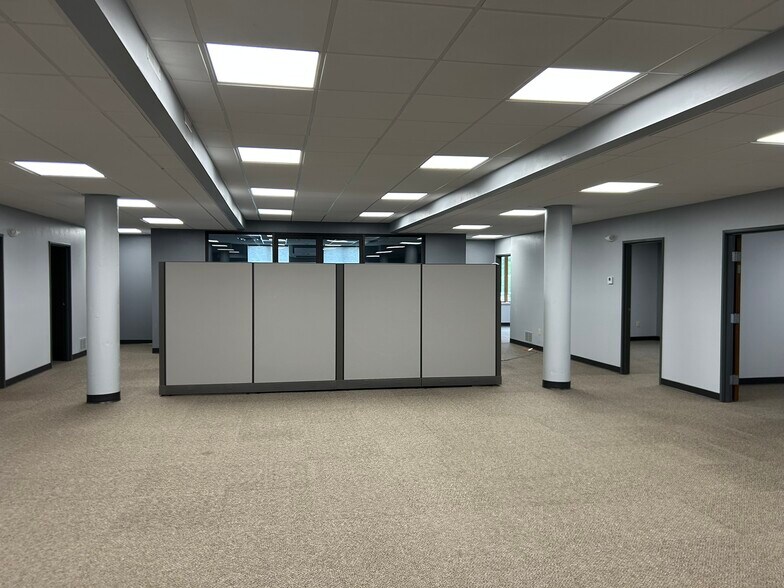 More Photos Of 108 S Minnesota Ave, Saint Peter Storefront Retail Office For Sale