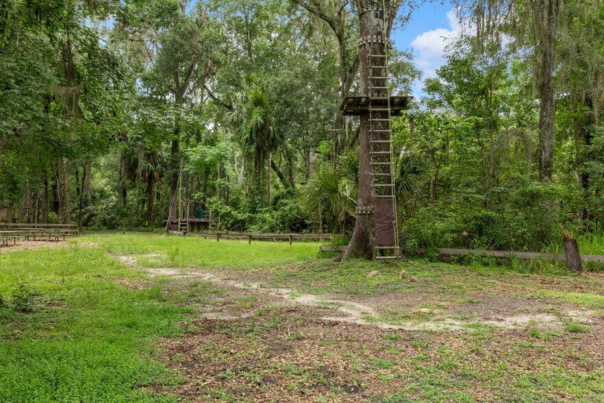 More Photos Of 6440 Cedar Ln, Brooksville Sports And Entertainment For Sale