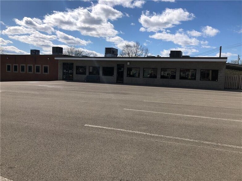 More Photos Of 2615 Freeport Rd, Natrona Heights Bar For Lease