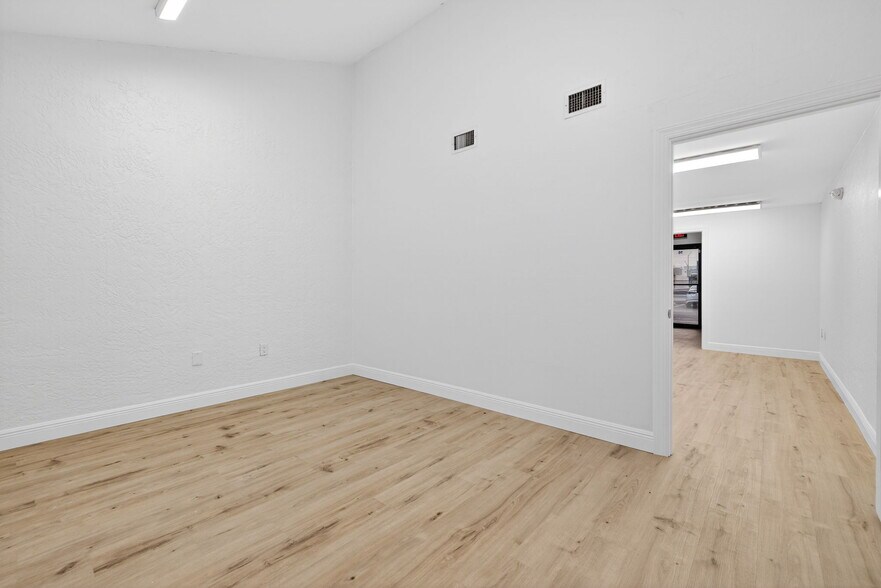 More Photos Of 5235 Ramsey Way, Fort Myers Office For Sale