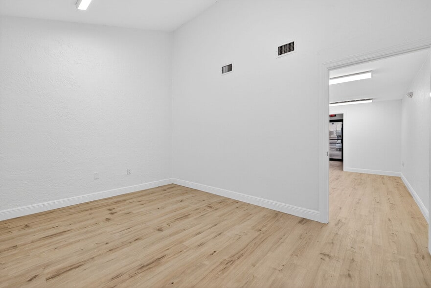 More Photos Of 5235 Ramsey Way, Fort Myers Office For Sale