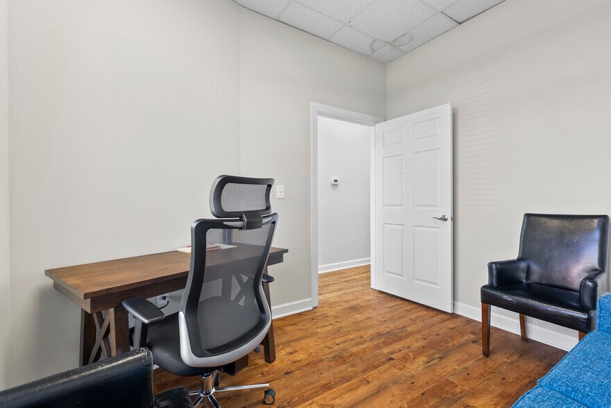 More Photos Of 103-105 Tradewynd Dr, Lynchburg Medical For Sale