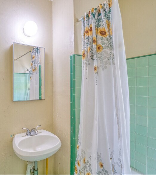 More Photos Of 815 Green Ave, Los Angeles Apartments For Sale