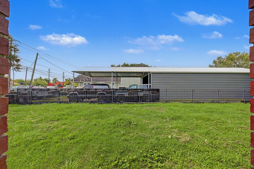 More Photos Of 1614 Holland St, Houston Office For Sale