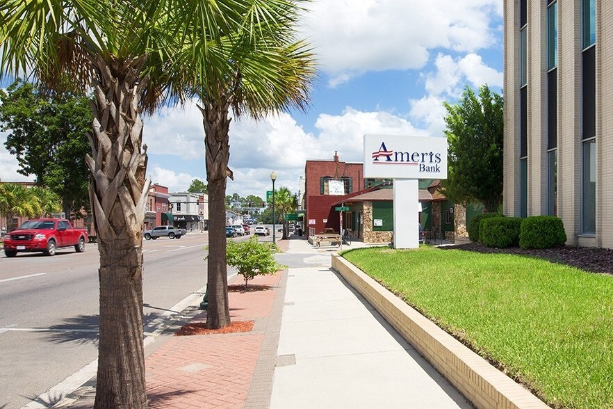 More Photos Of 201 S Ohio Ave, Live Oak Bank For Lease