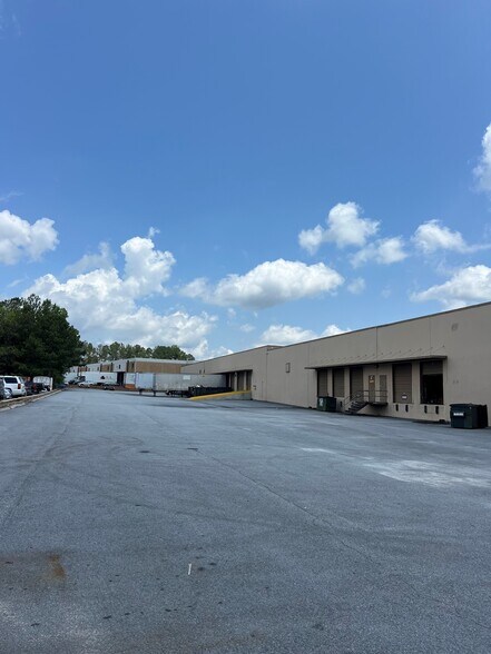 More Photos Of 2565-2579 Park Central Blvd, Decatur Distribution For Lease