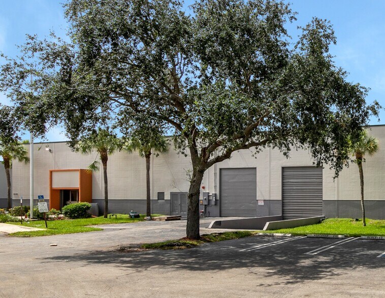 More Photos Of 14545 NW 60th Ave, Miami Lakes Warehouse For Lease