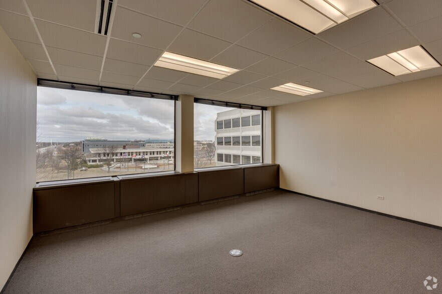 Photo of 3rd Floor Ste 2211/305