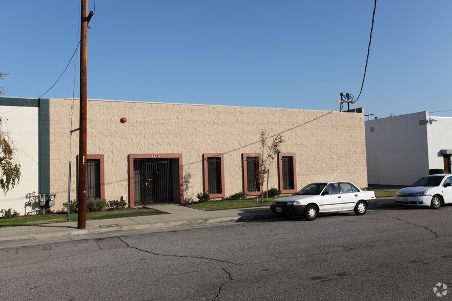 More Photos Of 8930 Quartz Ave, Northridge Warehouse For Lease