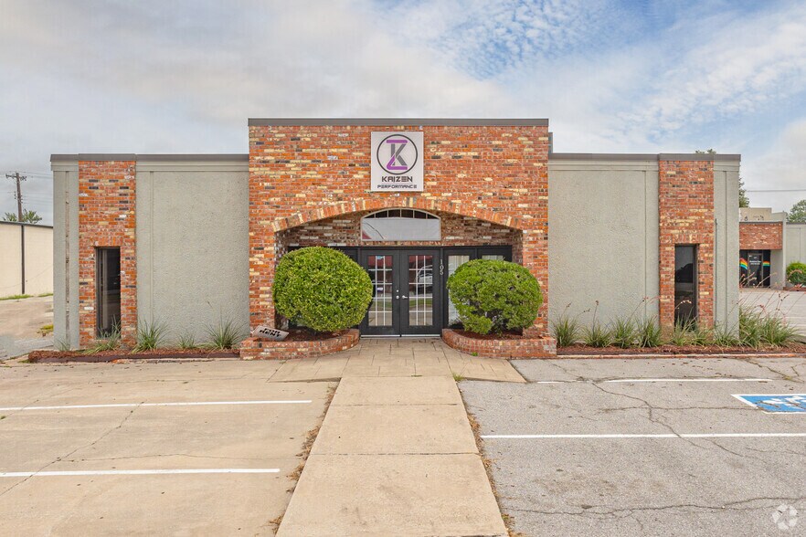 Primary Photo Of 1811 Industrial Blvd, Norman Light Distribution For Lease