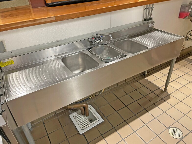 More Photos Of 1517 E 14th St, San Leandro Freestanding For Lease