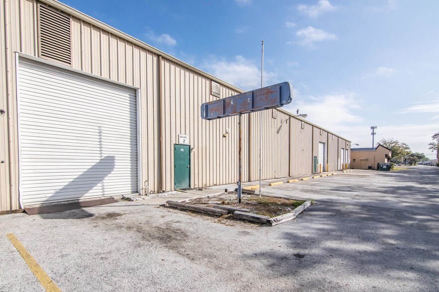 More Photos Of 13080 S Belcher Rd, Largo Office For Lease