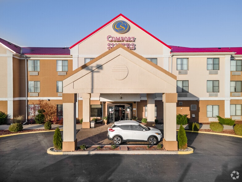 More Photos Of 2235 173rd St, Lansing Hotel For Sale