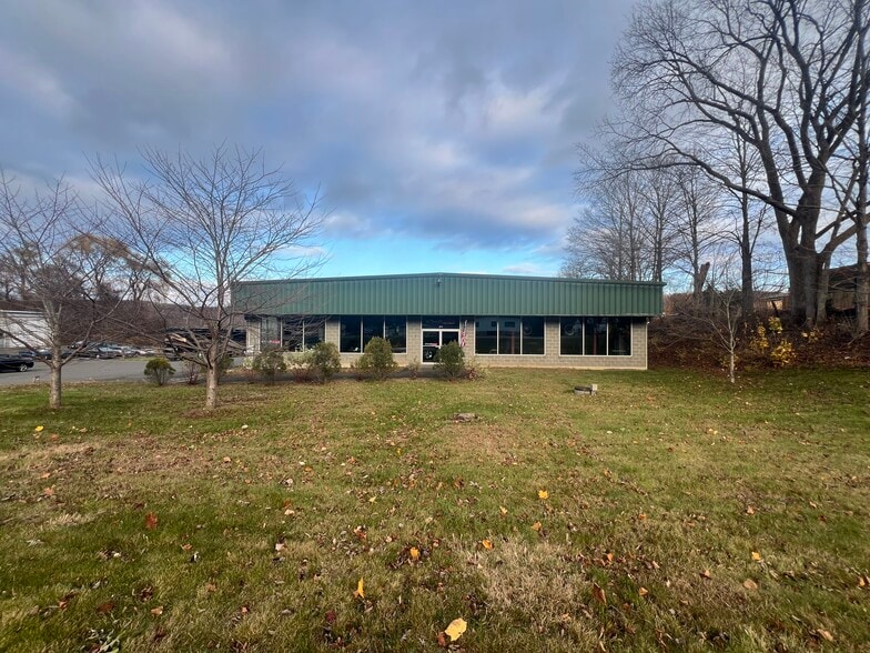 Primary Photo Of 571 Danbury Rd, New Milford Auto Repair For Sale