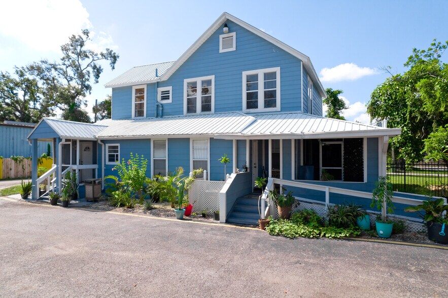 More Photos Of 1827 9th St W, Bradenton Auto Dealership For Sale