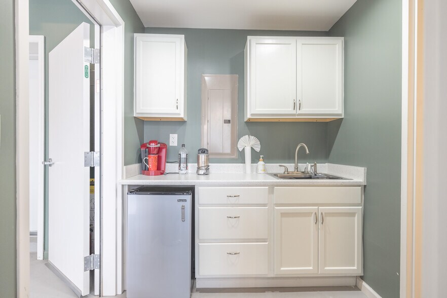 More Photos Of 220 Whitaker St, Savannah Storefront For Sale