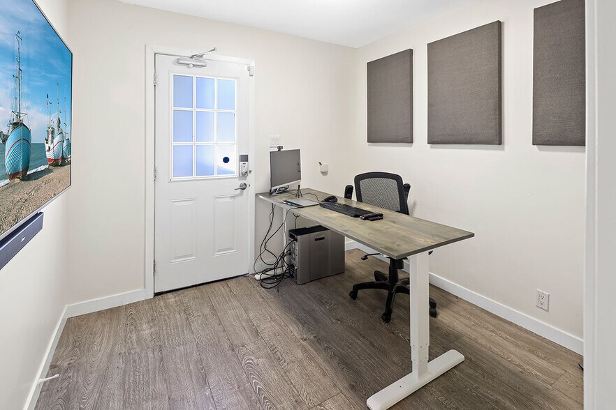 More Photos Of 23271 Ventura Blvd, Woodland Hills Office For Sale