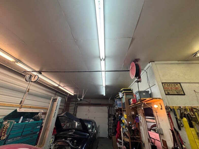 More Photos Of 818 Morton Ave, Bardstown Manufacturing For Sale