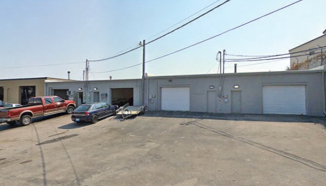 More Photos Of 1109-1113 Commercial Dr, Lexington Light Distribution For Lease