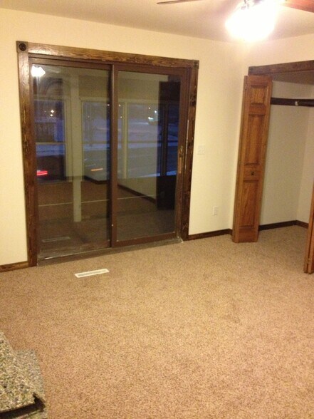 More Photos Of 1004 15th Ave SE, Rochester Flex For Sale