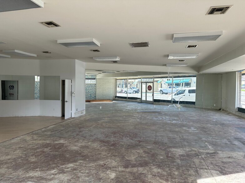 More Photos Of 814 Foothill Blvd, La Cañada Flintridge Storefront For Lease