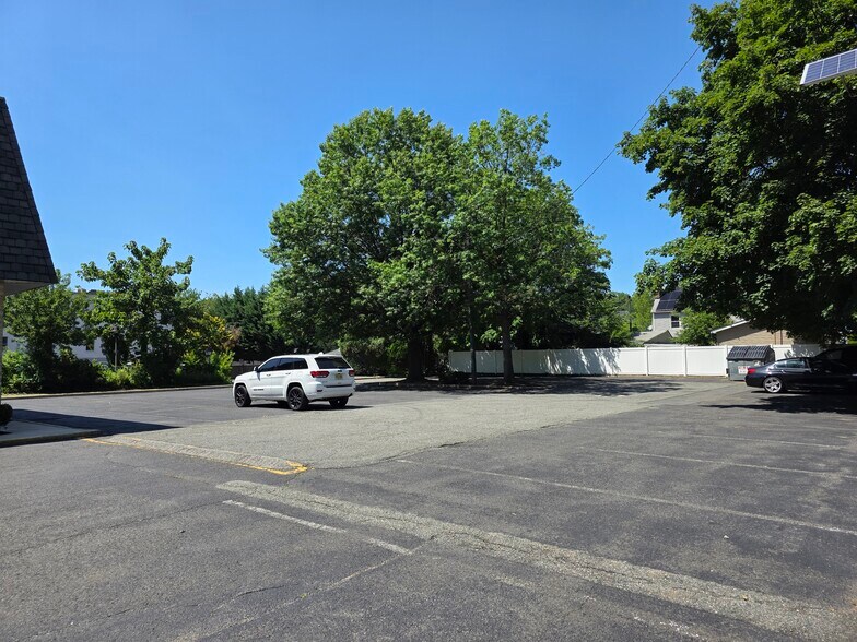 More Photos Of 329 Belleville Ave, Bloomfield Medical For Lease