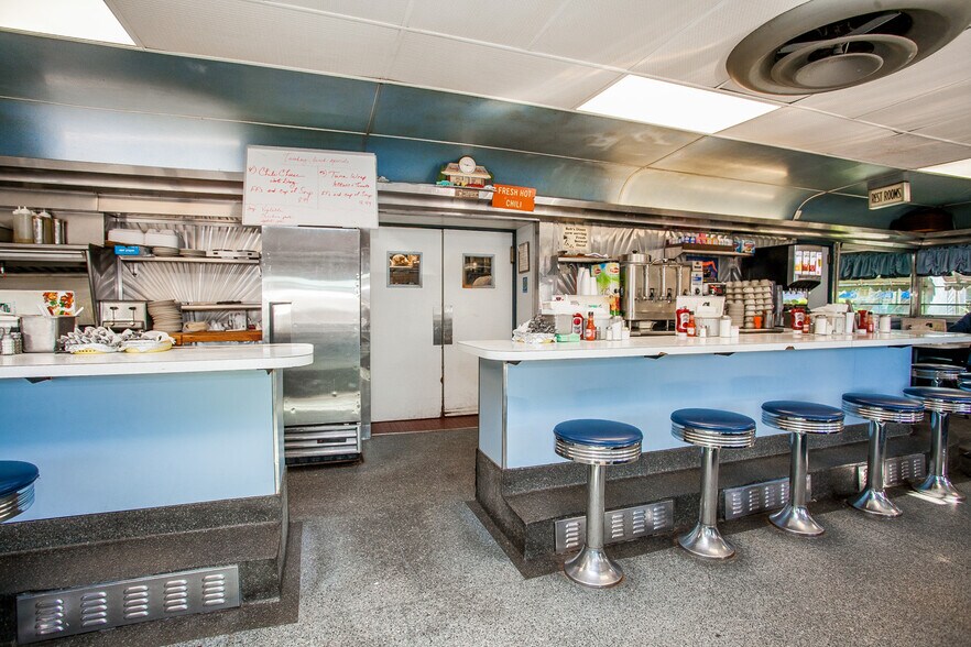 More Photos Of 6053 Ridge Ave, Philadelphia Restaurant For Sale
