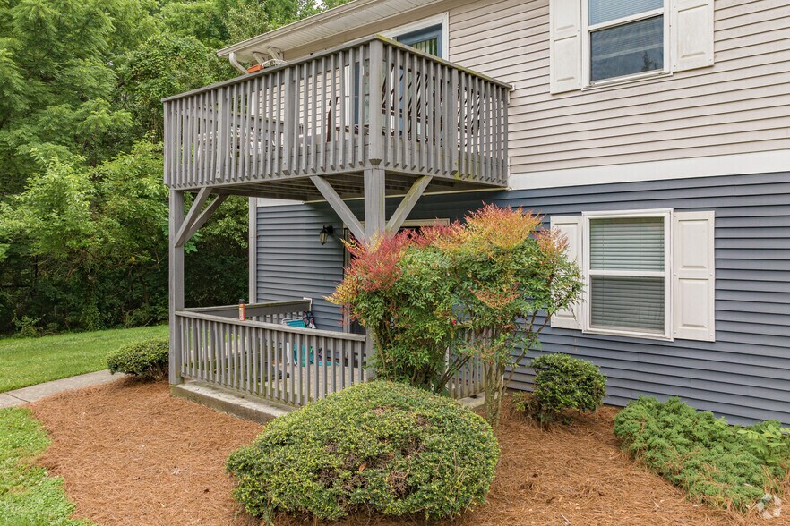 More Photos Of 920 Highland Ave, Greensboro Apartments For Sale