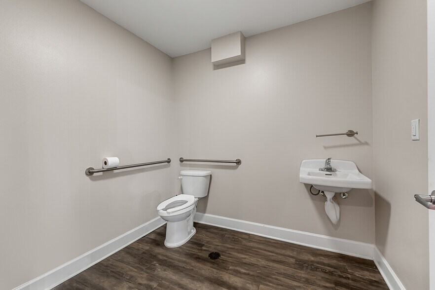 More Photos Of 984 Rockledge Blvd, Rockledge General Retail For Sale