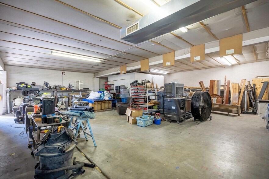 More Photos Of 655 W Cottonwood Ln, Casa Grande Showroom For Sale