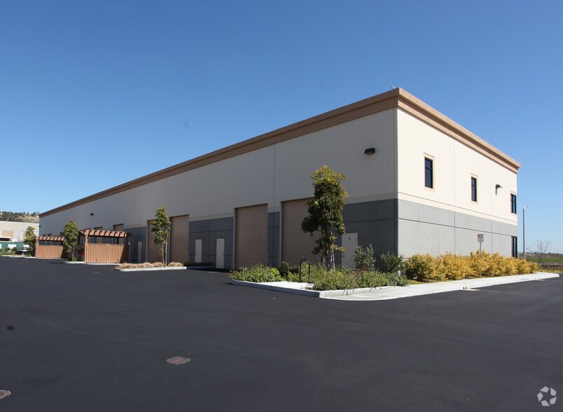More Photos Of 725 W Ventura Blvd, Camarillo Warehouse For Lease