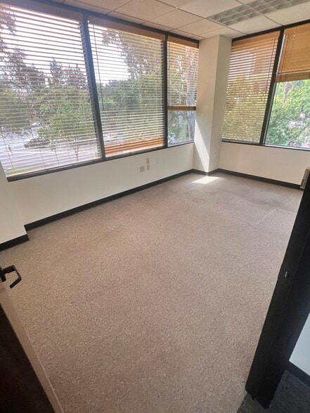 More Photos Of 5900 Canoga Ave, Woodland Hills Office For Lease