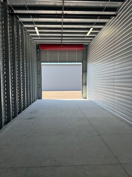 More Photos Of 2750 N Tamiami Trl, North Fort Myers Light Manufacturing For Lease