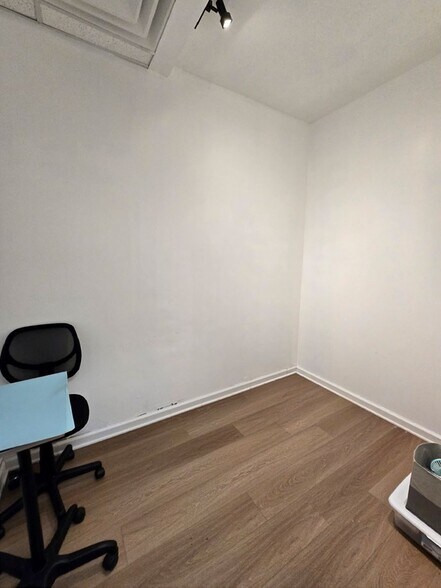 More Photos Of 2655 N Cobb Pky, Kennesaw Storefront For Lease