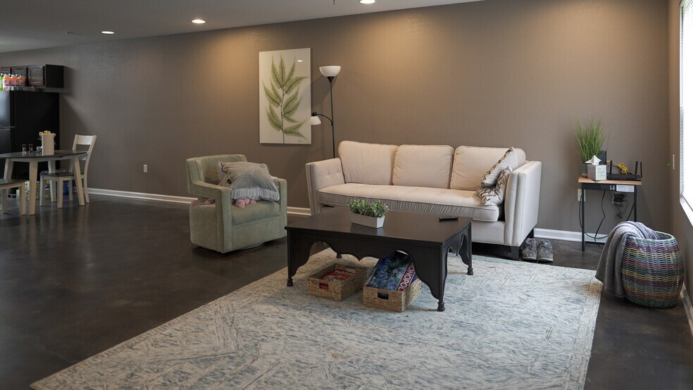 More Photos Of 2500 Ridgeland Cir, Pocahontas Apartments For Sale