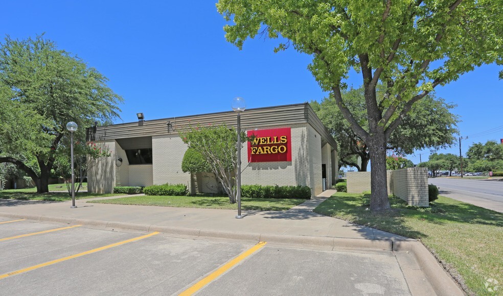 More Photos Of 4805 E Belknap St, Haltom City Bank For Sale