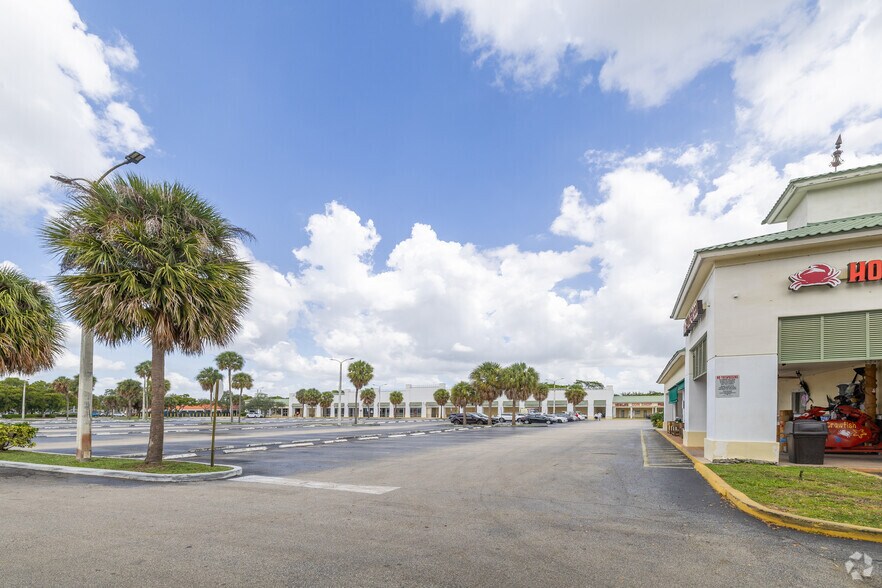 More Photos Of 7841-7899 Pines Blvd, Pembroke Pines Supermarket For Sale