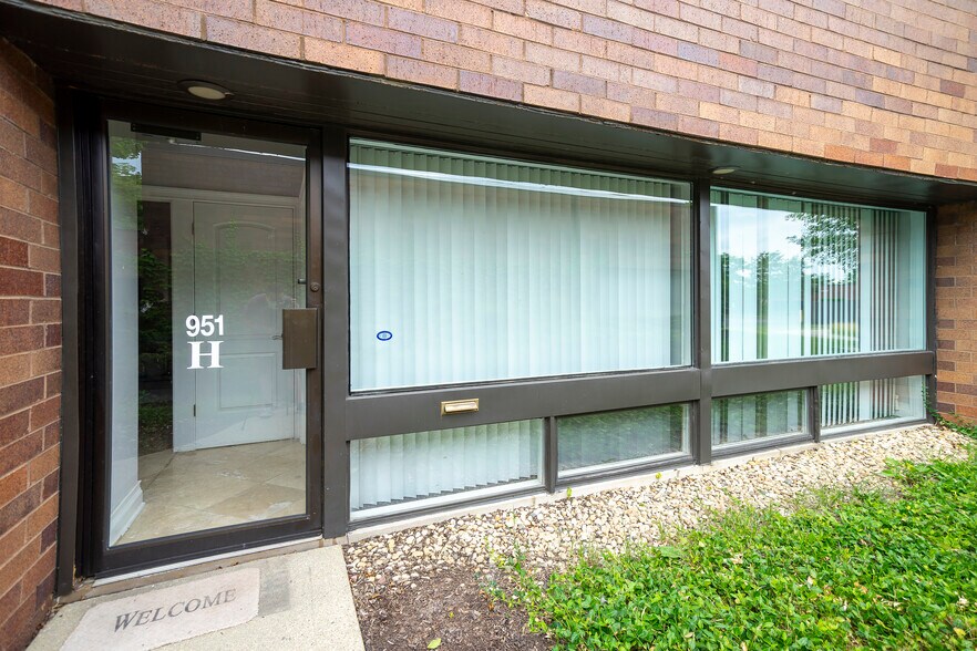 More Photos Of 951 N Plum Grove Rd, Schaumburg Office For Lease