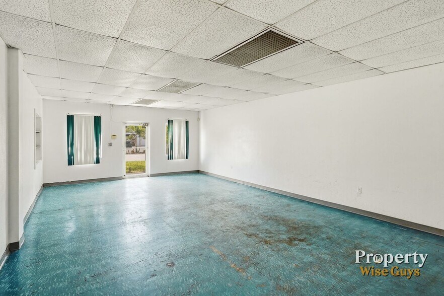 More Photos Of 617 10th St E, Bradenton Freestanding For Sale