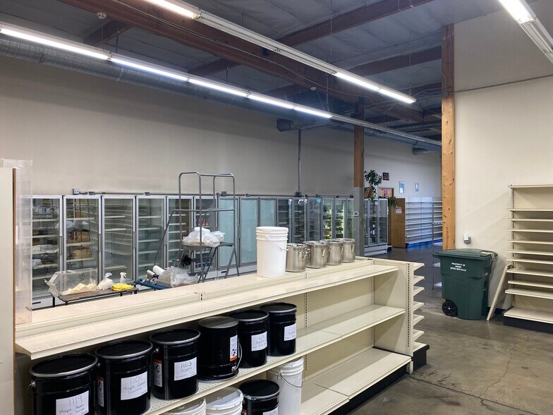 More Photos Of 2395 Monument Blvd, Concord Showroom For Sale