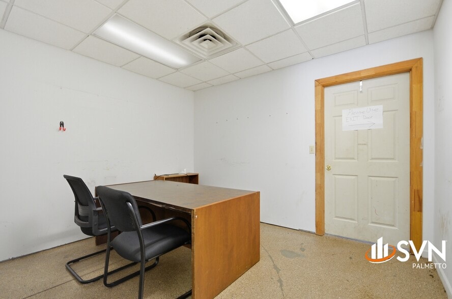 More Photos Of 107 Ben Hamby Ln, Greenville Light Distribution For Lease