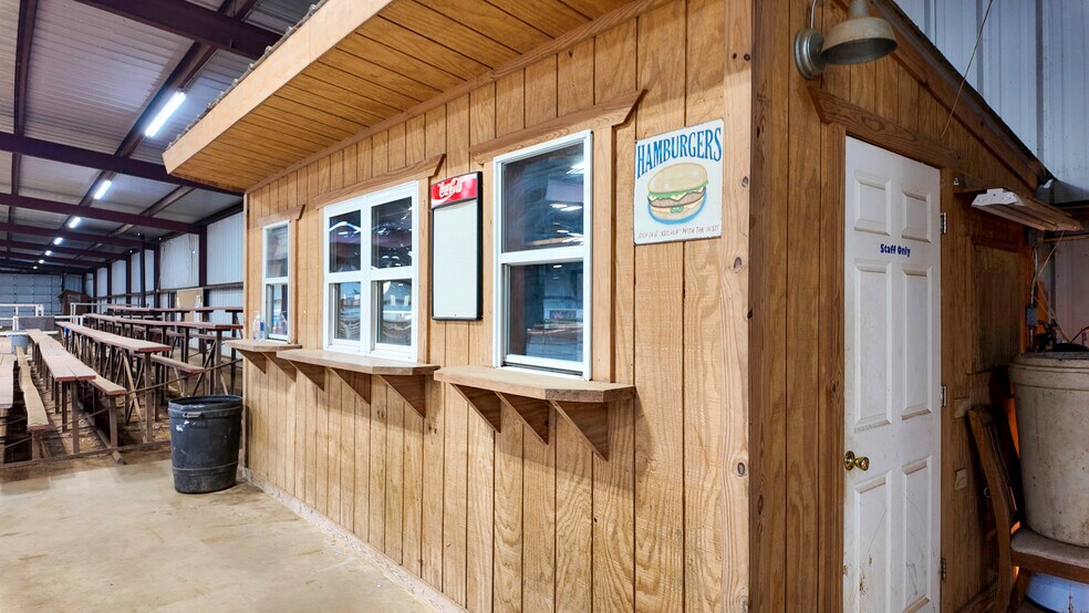 More Photos Of 99 Stacks Dr, Damascus Horse Stables For Sale