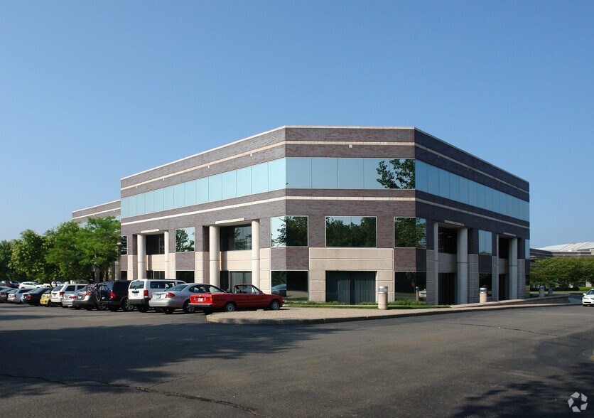 More Photos Of 76 Batterson Park Rd, Farmington Office For Lease
