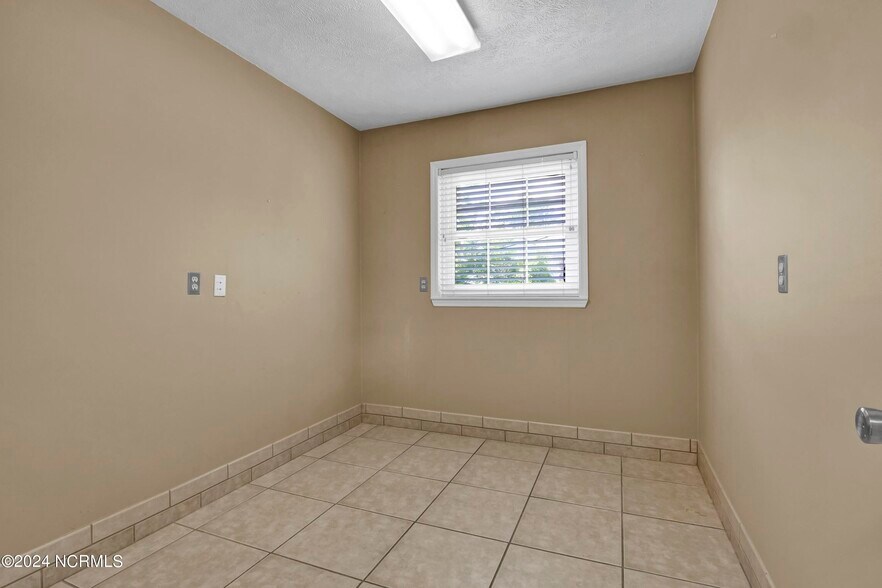 More Photos Of 333 Jefferson St, Whiteville Office For Sale