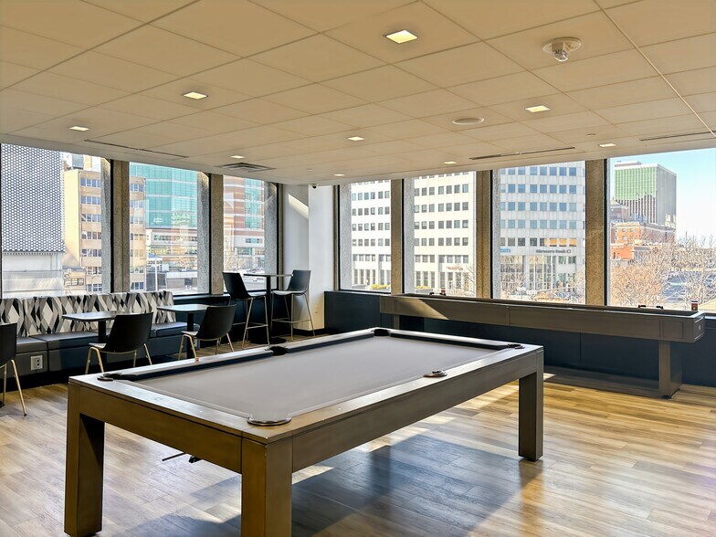 More Photos Of 7733 Forsyth Blvd, Clayton Coworking Space