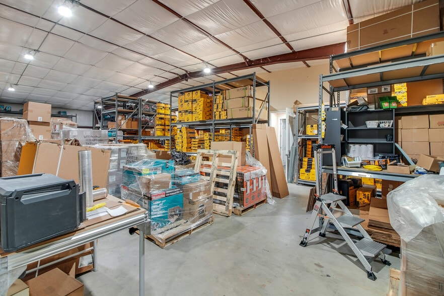 More Photos Of 1818 Greenleaf Ln, Leesburg Warehouse For Sale