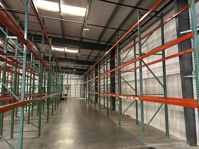 More Photos Of 112 Prosperity Blvd, Piedmont Distribution For Lease
